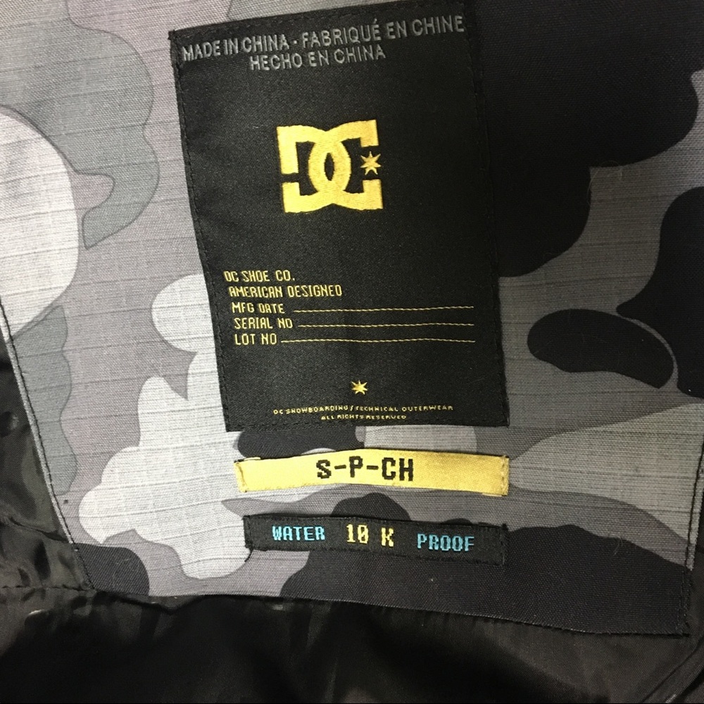 DC insulated Snowboarding Jacket. 10k waterproof - Picture 3 of 3
